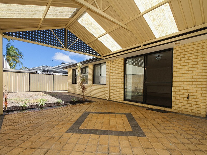 26 Lyndavale Loop, Carramar WA 6031
