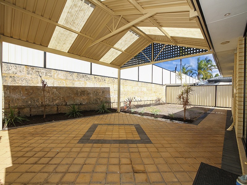 26 Lyndavale Loop, Carramar WA 6031
