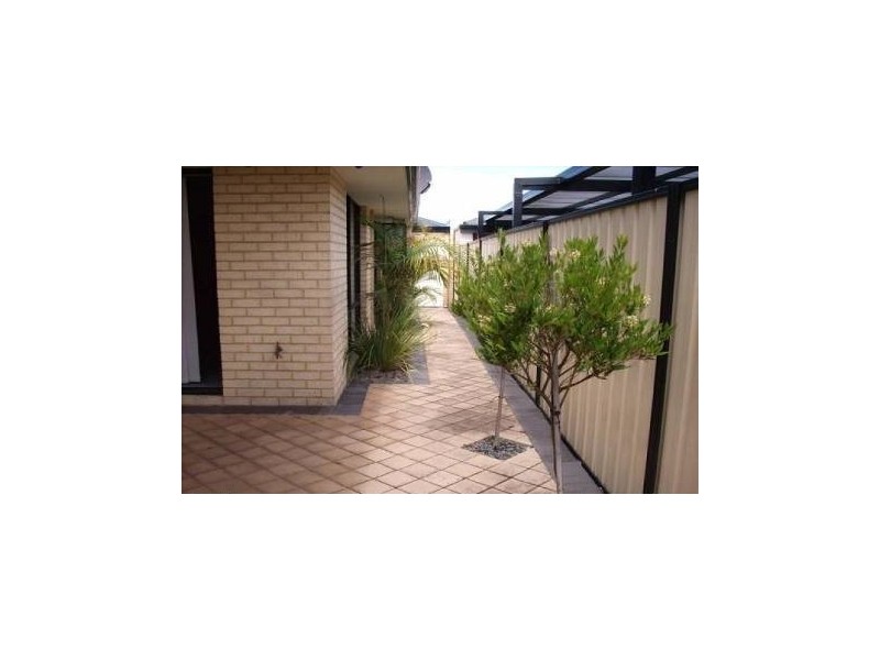 26 Lyndavale Loop, Carramar WA 6031