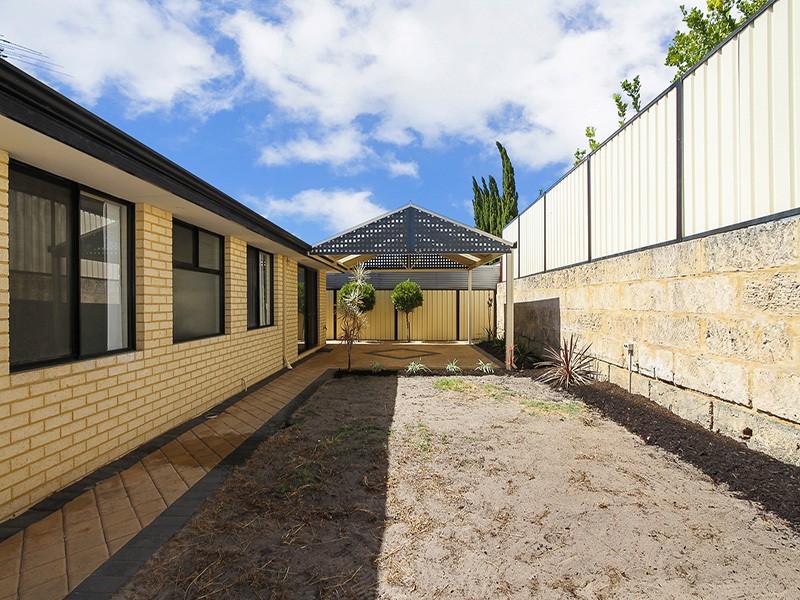 26 Lyndavale Loop, Carramar WA 6031