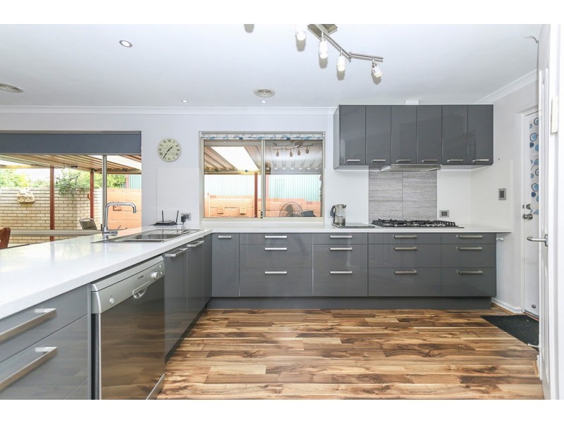 16 Rutherglen Circle, Kinross WA 6028