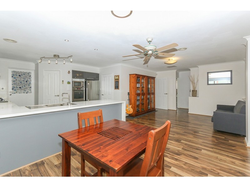 16 Rutherglen Circle, Kinross WA 6028