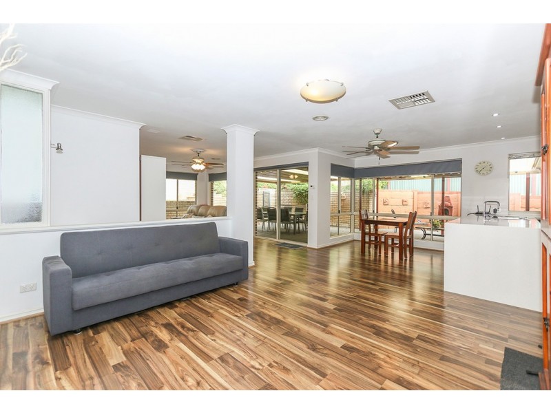 16 Rutherglen Circle, Kinross WA 6028