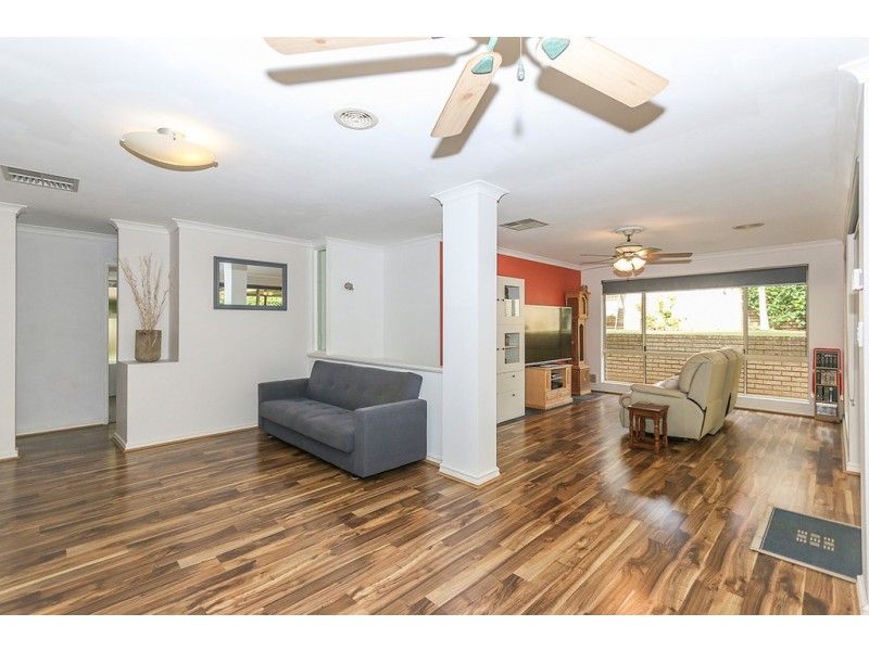 16 Rutherglen Circle, Kinross WA 6028