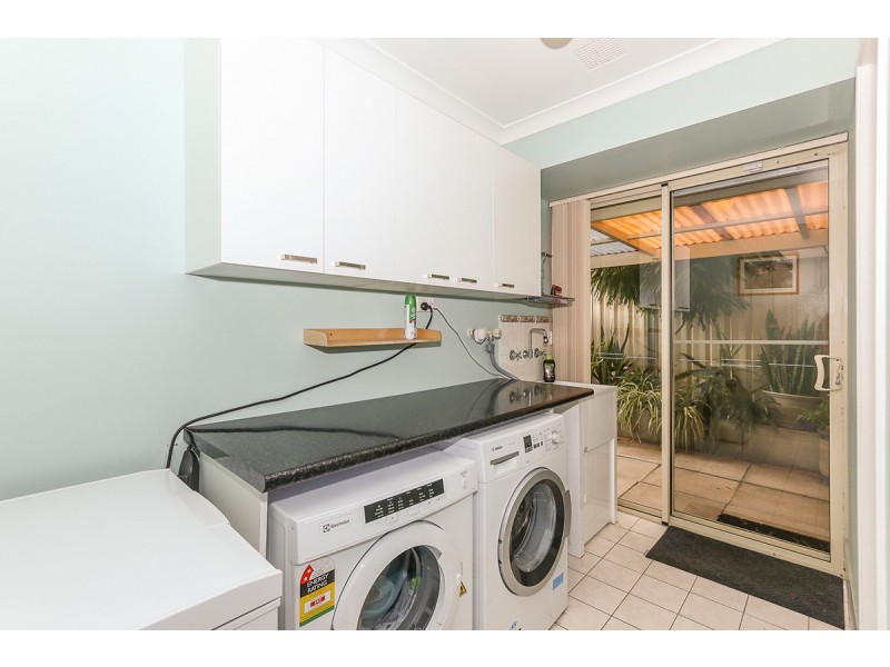 16 Rutherglen Circle, Kinross WA 6028