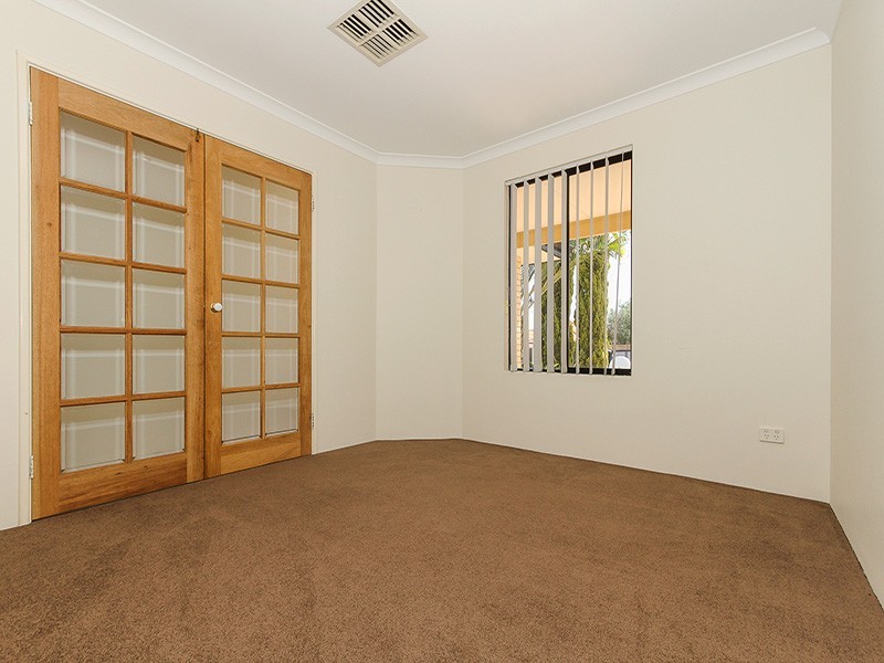 26 Lyndavale Loop, Carramar WA 6031