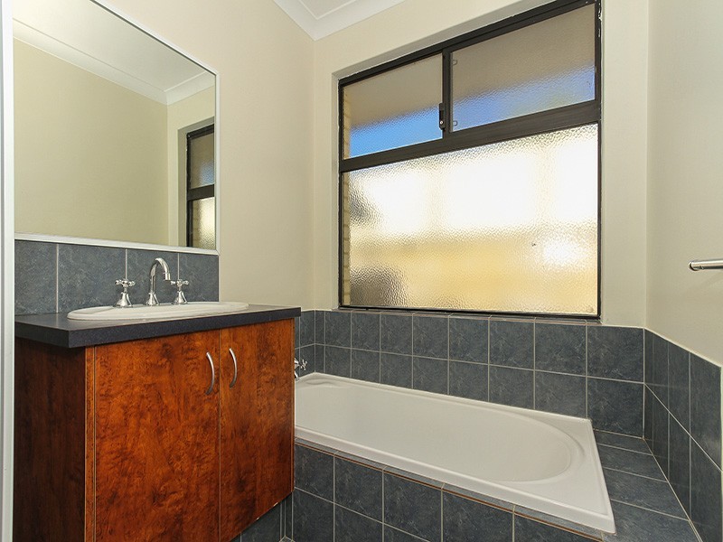 26 Lyndavale Loop, Carramar WA 6031