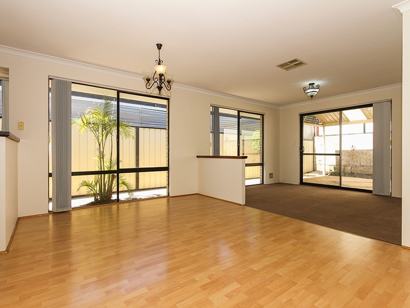 26 Lyndavale Loop, Carramar WA 6031
