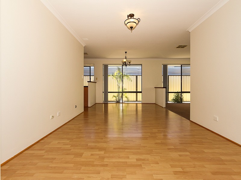 26 Lyndavale Loop, Carramar WA 6031