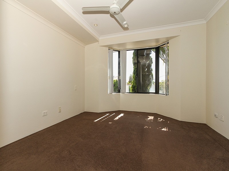 26 Lyndavale Loop, Carramar WA 6031