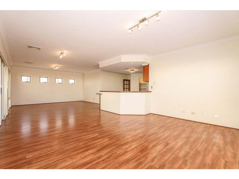 79 Clydebank Cres, Kinross WA 6028