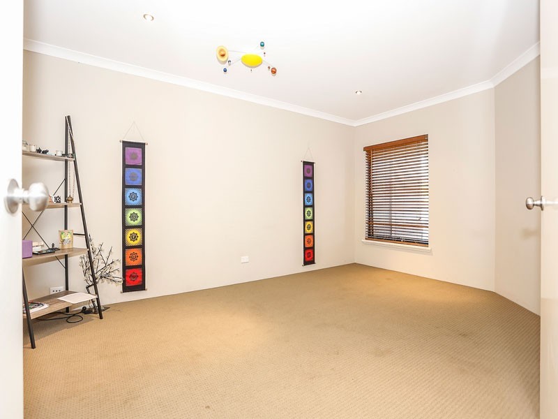 5 Ankuri Pass, Carramar WA 6031