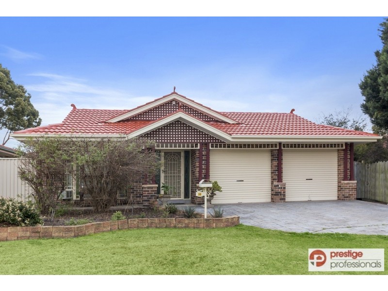 33 Daintree Drive, Wattle Grove NSW 2173