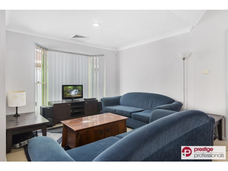 33 Daintree Drive, Wattle Grove NSW 2173