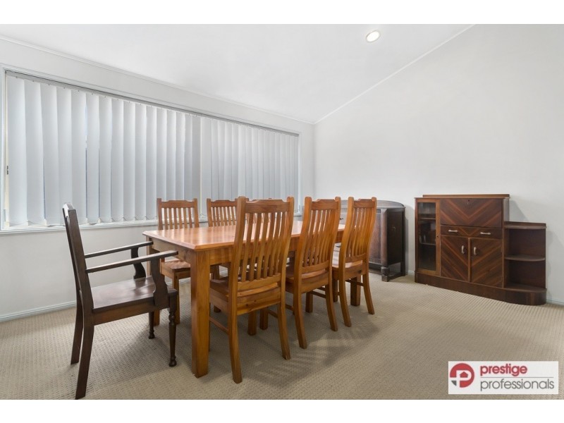 33 Daintree Drive, Wattle Grove NSW 2173