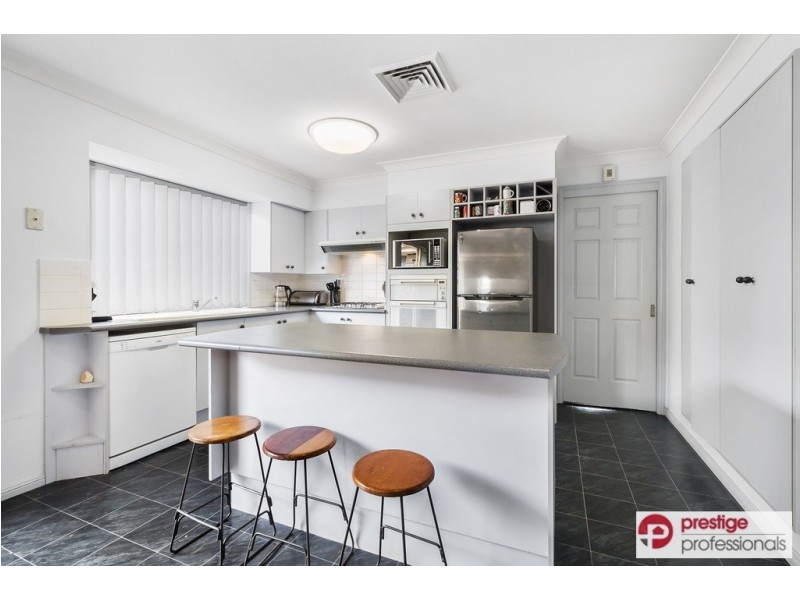 33 Daintree Drive, Wattle Grove NSW 2173