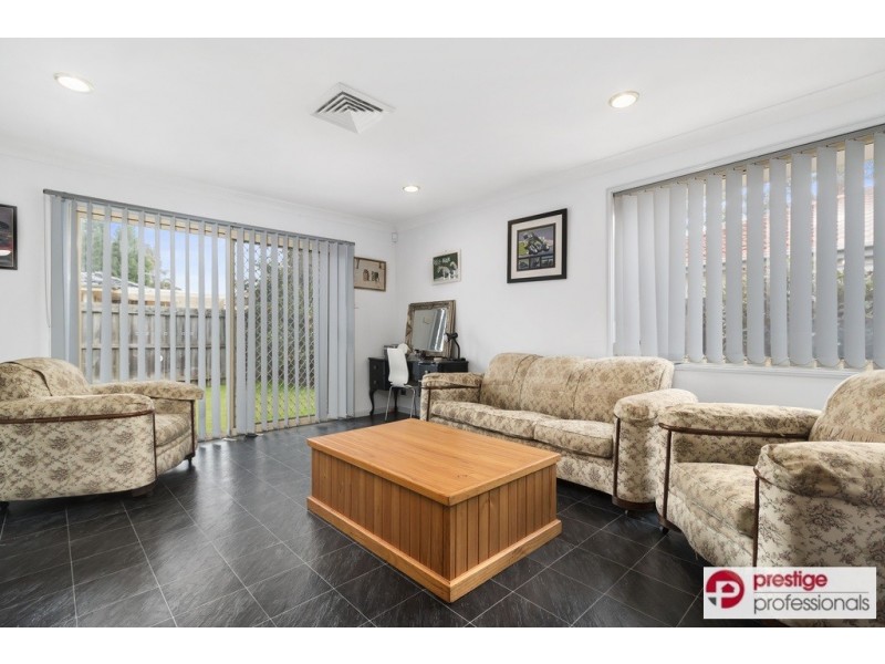 33 Daintree Drive, Wattle Grove NSW 2173