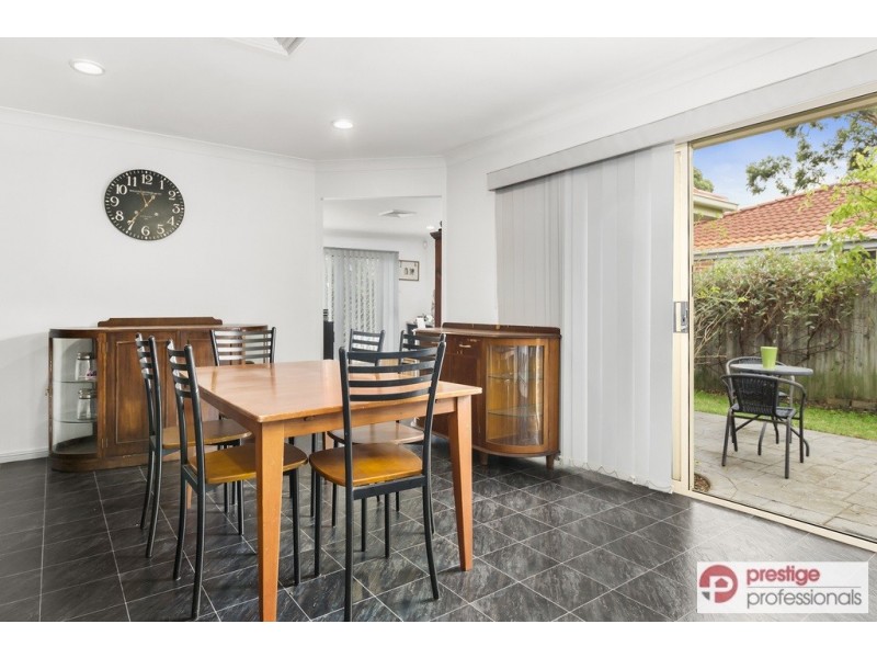 33 Daintree Drive, Wattle Grove NSW 2173