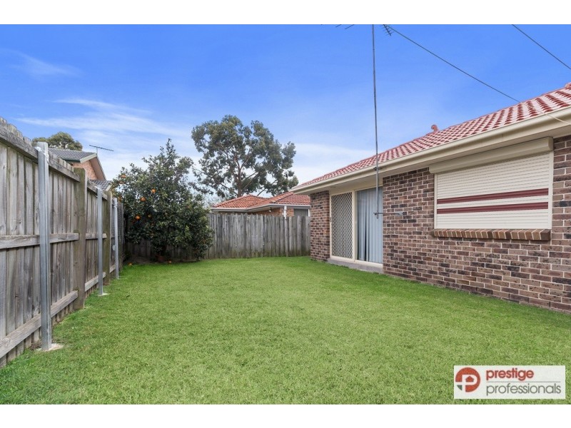 33 Daintree Drive, Wattle Grove NSW 2173