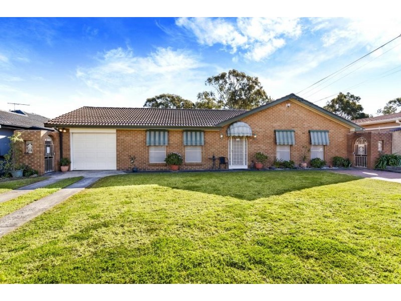 11 Magree Crescent, Chipping Norton NSW 2170