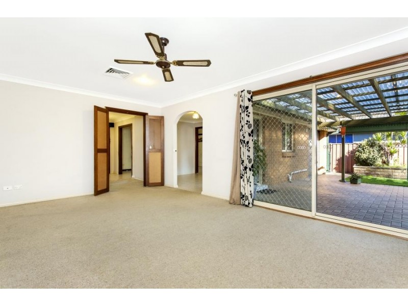 11 Magree Crescent, Chipping Norton NSW 2170