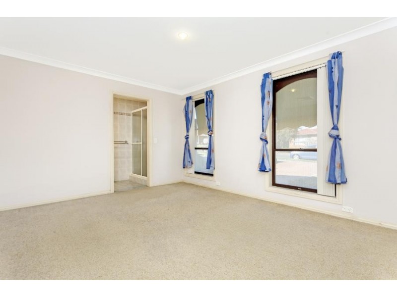 11 Magree Crescent, Chipping Norton NSW 2170