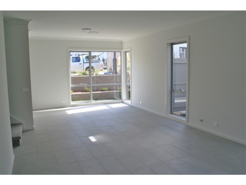 9 Greenview Drive, Moorebank NSW 2170