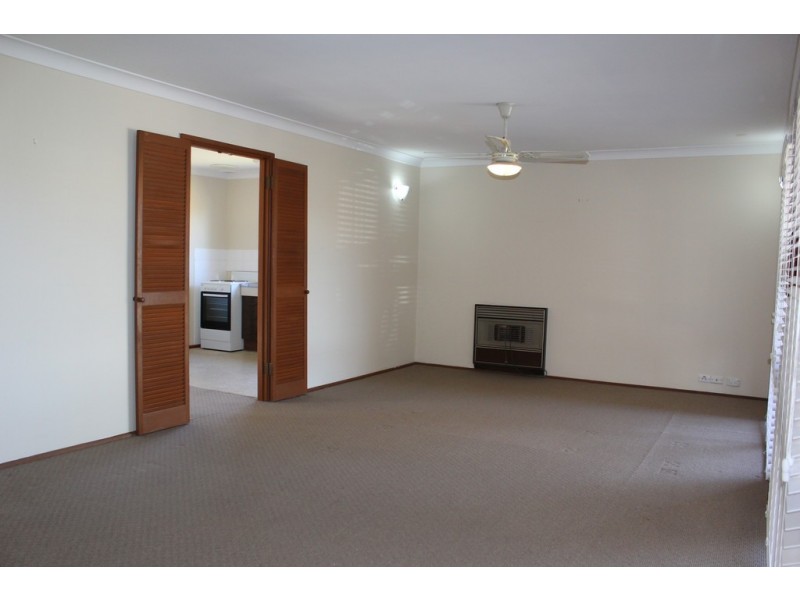 2 Holly Avenue, Chipping Norton NSW 2170