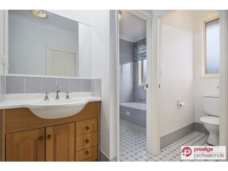 52 Woburn Abbey Court, Wattle Grove NSW 2173