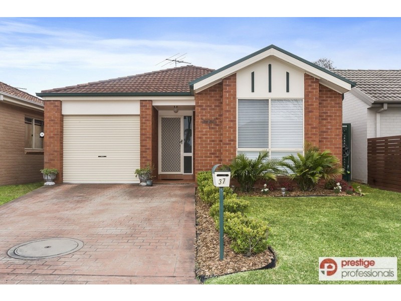 37 Bungonia Court, Wattle Grove NSW 2173