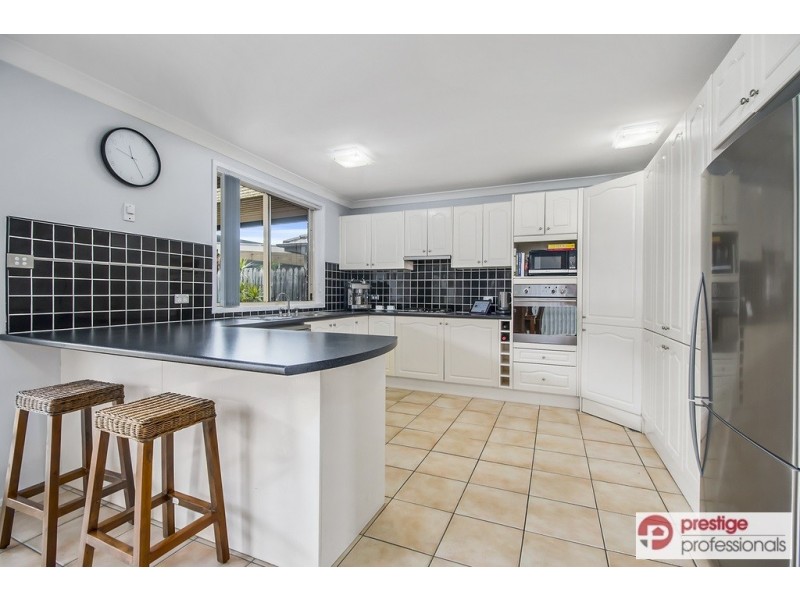 37 Bungonia Court, Wattle Grove NSW 2173