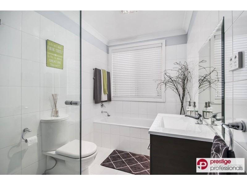 37 Bungonia Court, Wattle Grove NSW 2173
