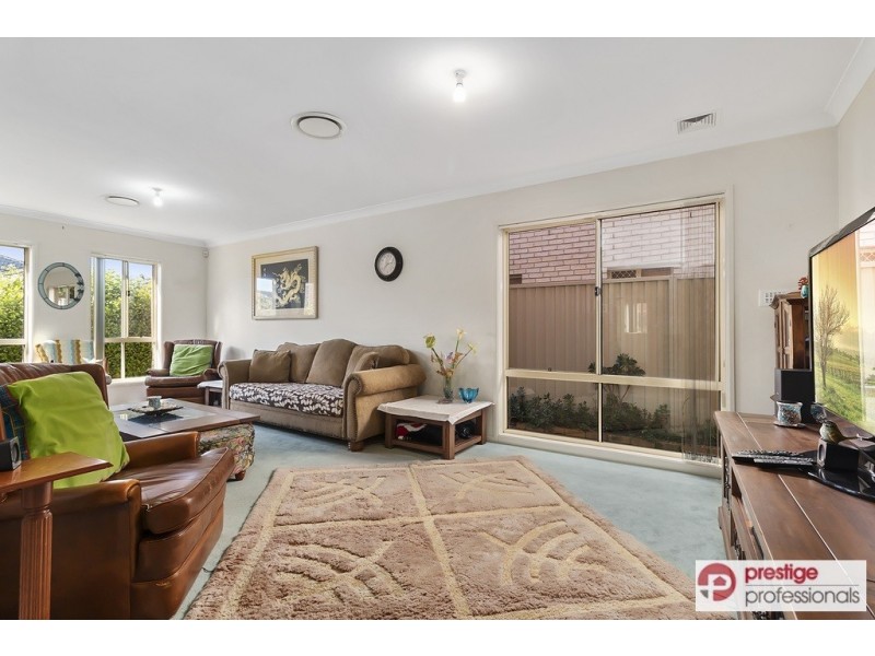 8 Mirbelia Court, Voyager Point NSW 2172