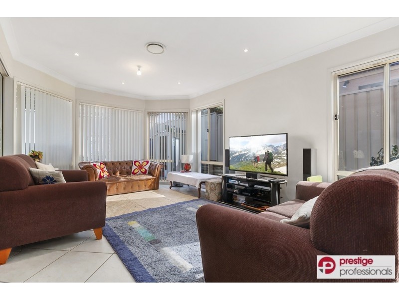 8 Mirbelia Court, Voyager Point NSW 2172