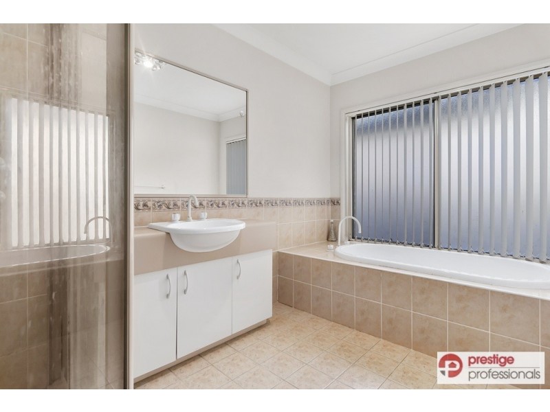 8 Mirbelia Court, Voyager Point NSW 2172