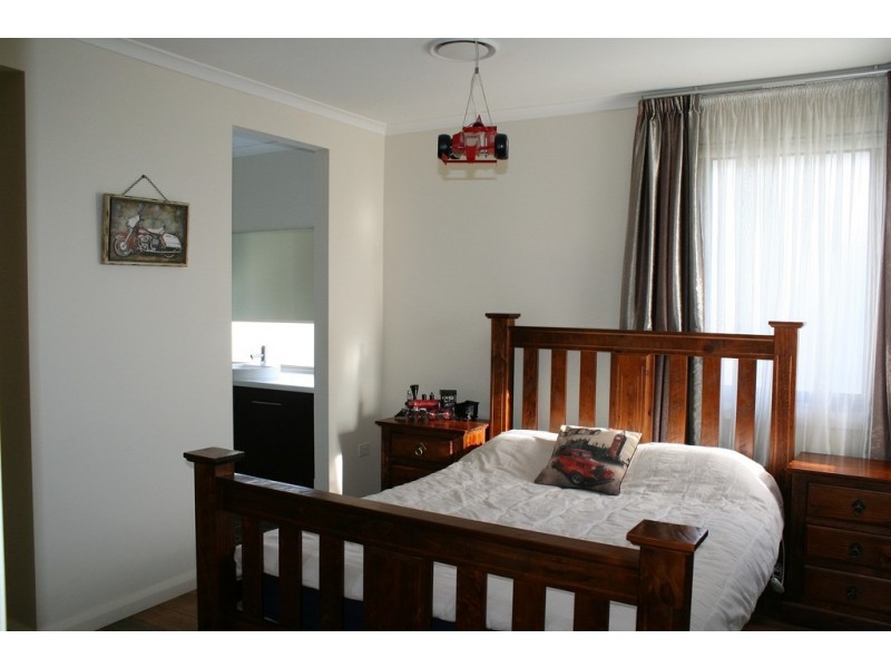 16 Fairway Close, Moorebank NSW 2170