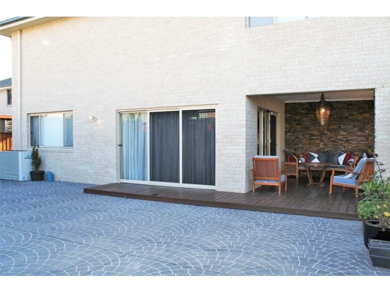 16 Fairway Close, Moorebank NSW 2170