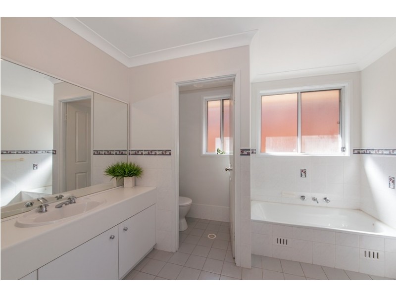 13 Gracemere Court, Wattle Grove NSW 2173