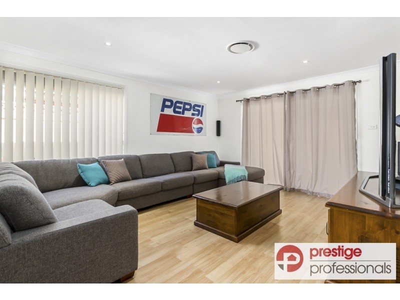 10 Somercotes Court, Wattle Grove NSW 2173