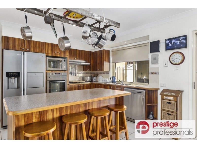 10 Somercotes Court, Wattle Grove NSW 2173