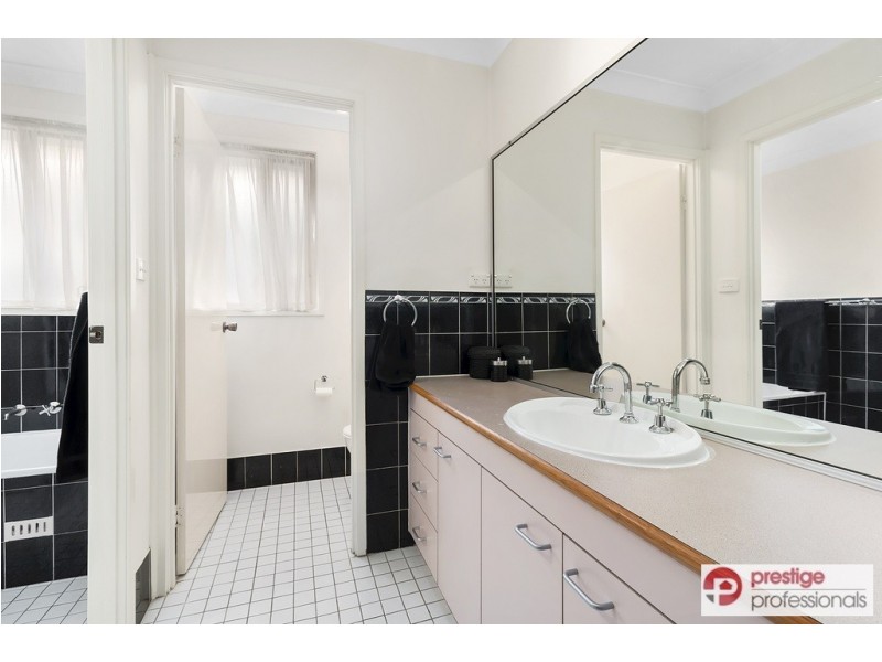 34 Morton Court, Wattle Grove NSW 2173