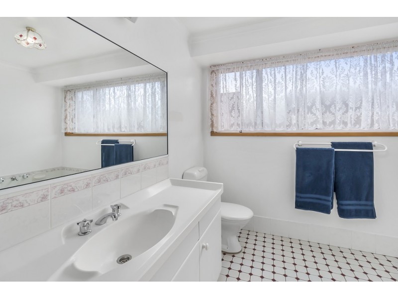 4 Balala Court, Wattle Grove NSW 2173