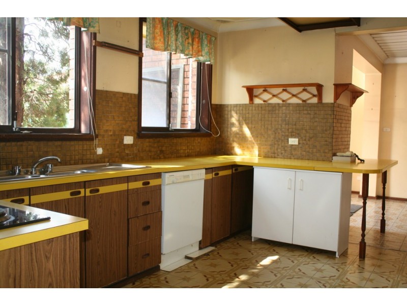 7 Ingoola Close, Moorebank NSW 2170