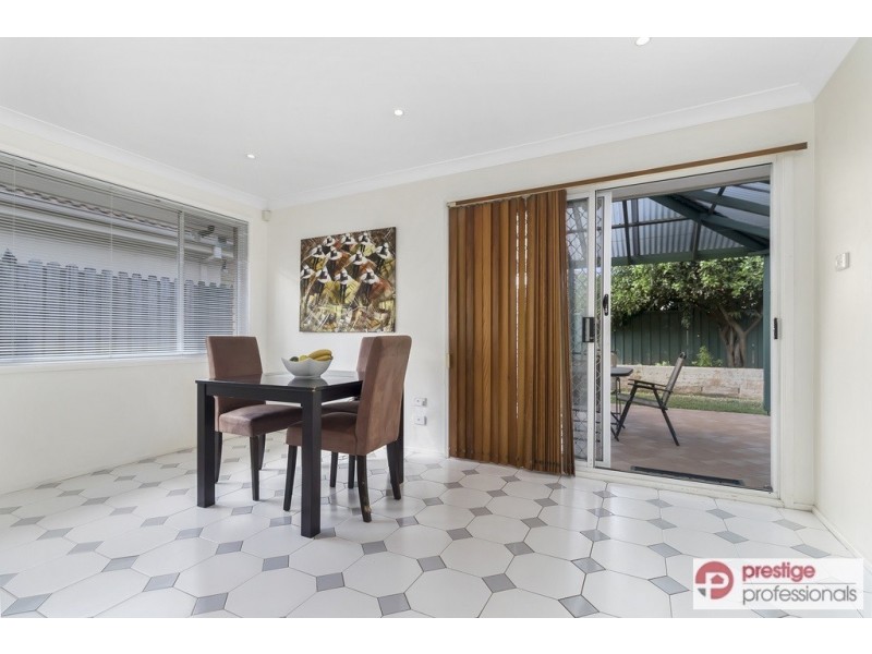 7 Murray Court, Wattle Grove NSW 2173