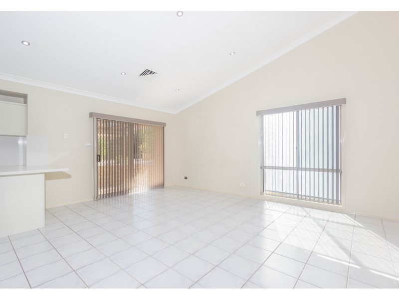 9 Curac Place, Casula NSW 2170