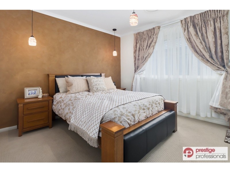 10 Bushview Lane, Moorebank NSW 2170