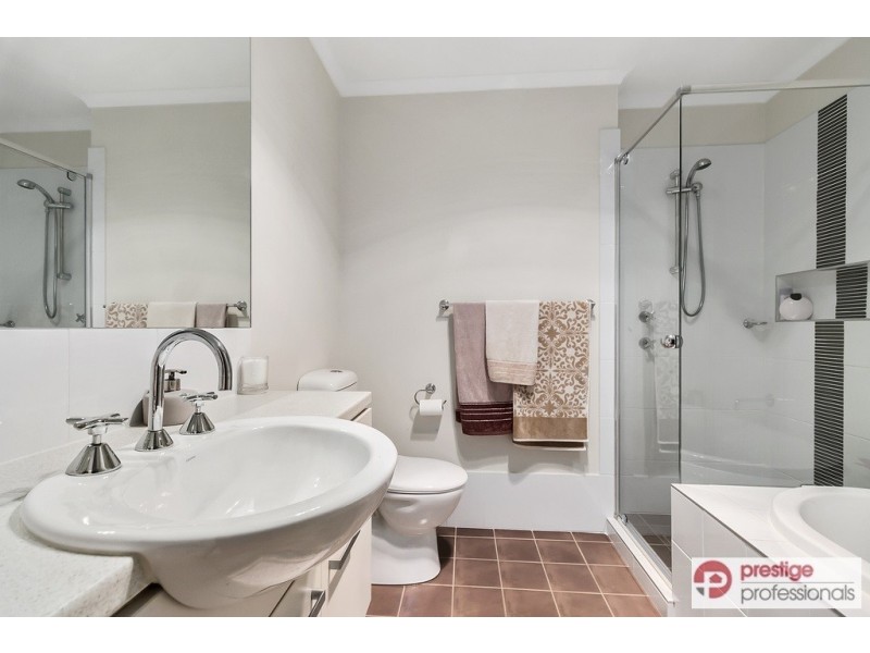 10 Bushview Lane, Moorebank NSW 2170