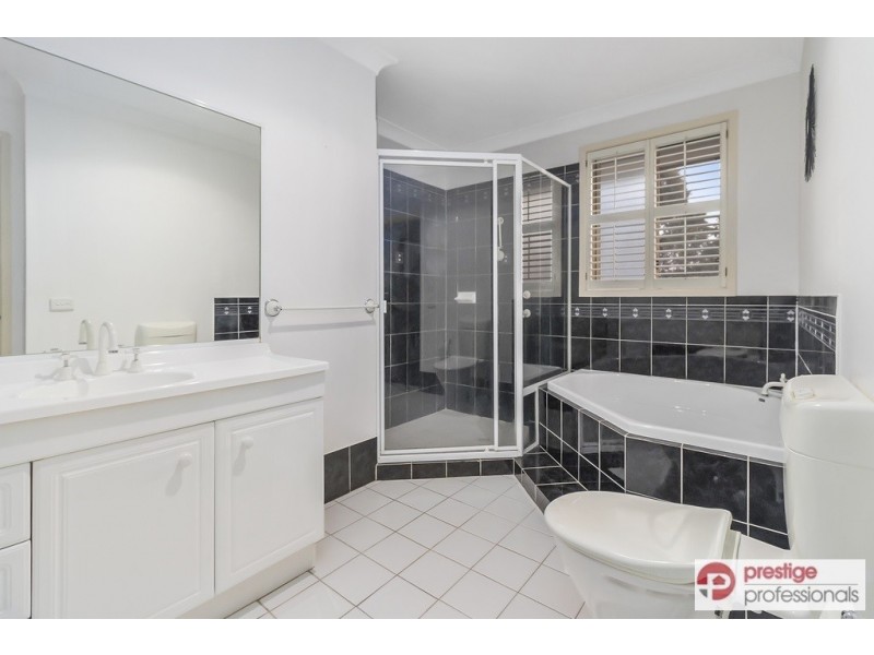 8 Boronia Drive, Voyager Point NSW 2172