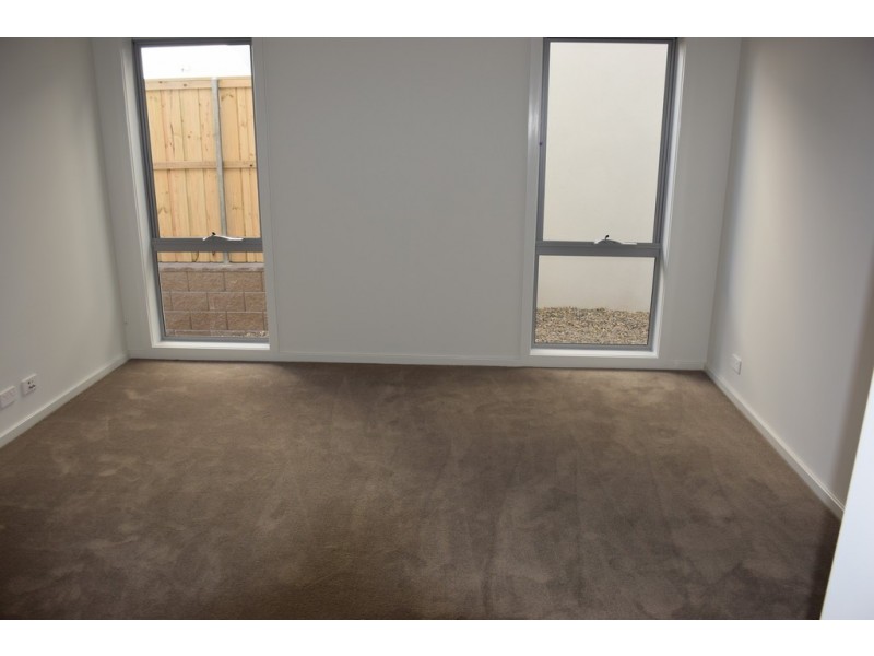 47 Greenview Drive, Moorebank NSW 2170