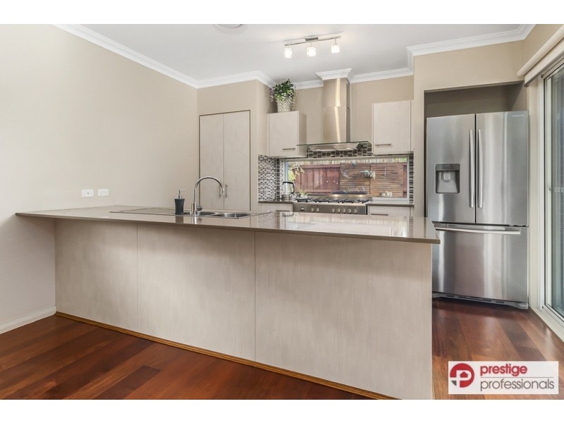 28 Bushview Lane, Moorebank NSW 2170